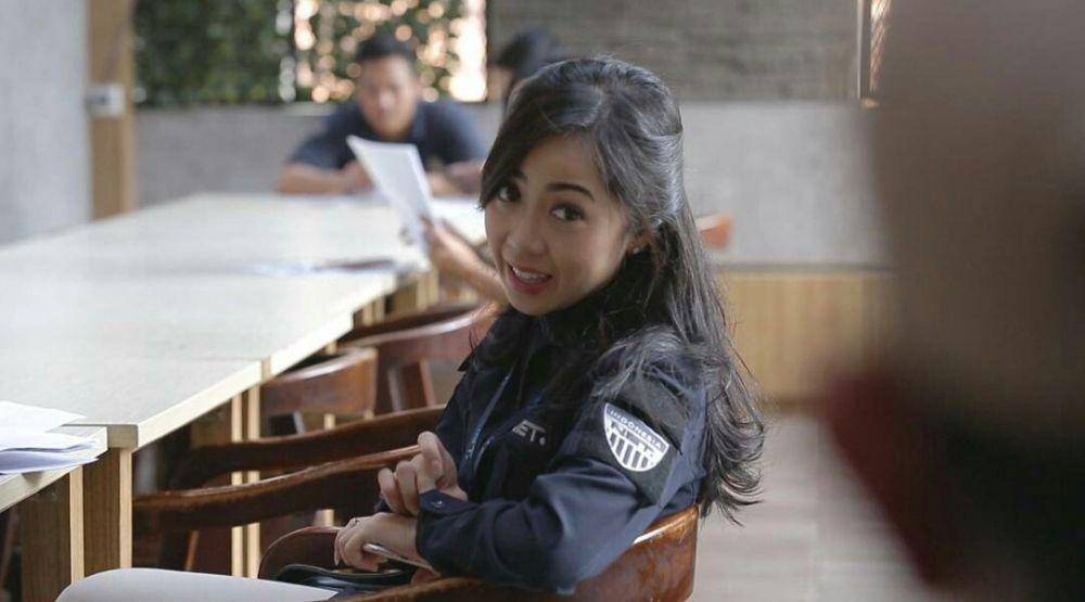potret artis kenakan seragam Net TV (instagram.com/theeast_net)