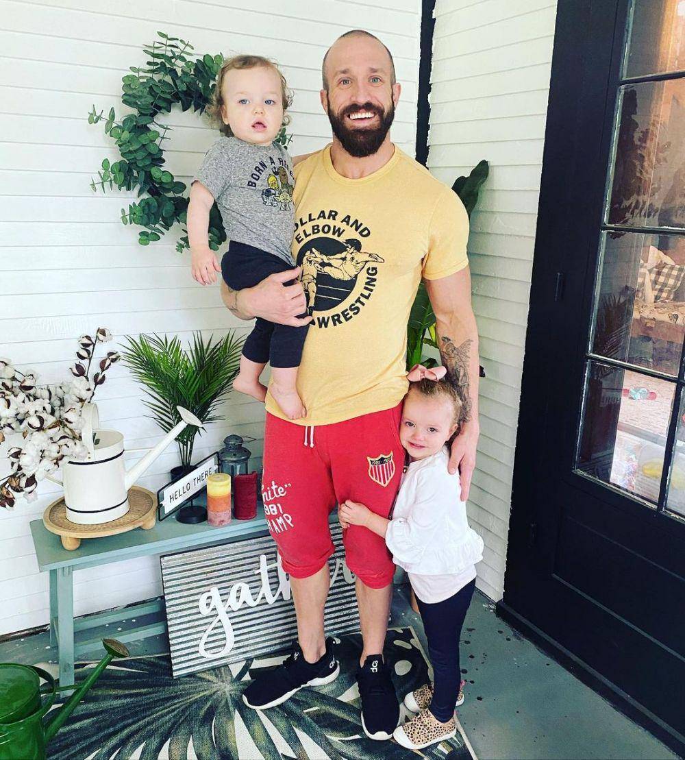 Carver Mars Bennett, Mike Bennett, Fredrica Moon Bennett (instagram.com/mariakanellis)