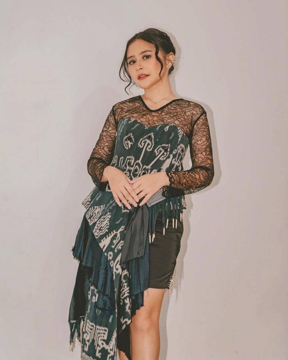 Prilly Latuconsina (instagram.com/prillylatuconsina96)