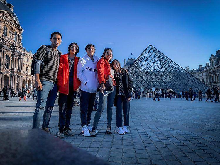 Darius Sinathrya dan Donna Agnesia liburan ke Prancis. (instagram.com/darius_sinathrya)
