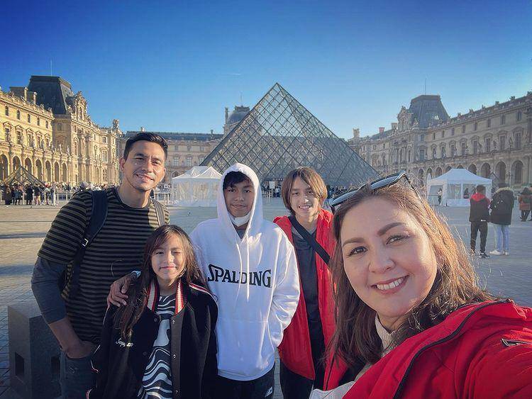 Darius Sinathrya dan Donna Agnesia liburan ke Prancis. (instagram.com/dagnesia)