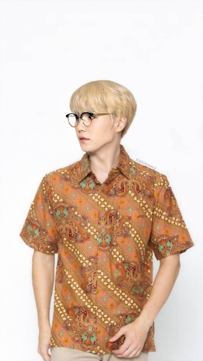 foto editan BTS pakai batik (twitter.com/harudamie)
