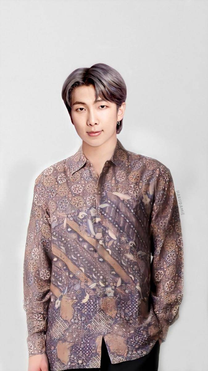 foto editan BTS pakai batik (twitter.com/harudamie)