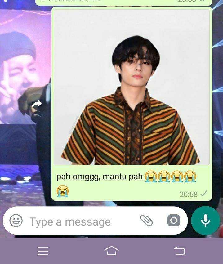 foto editan BTS pakai batik (twitter.com/ariiyyaa__)
