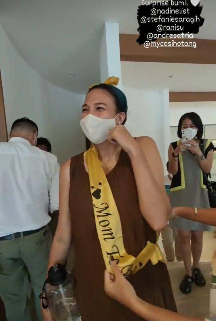 Nadine Chandrawinata (instagram.com/advinadvina)
