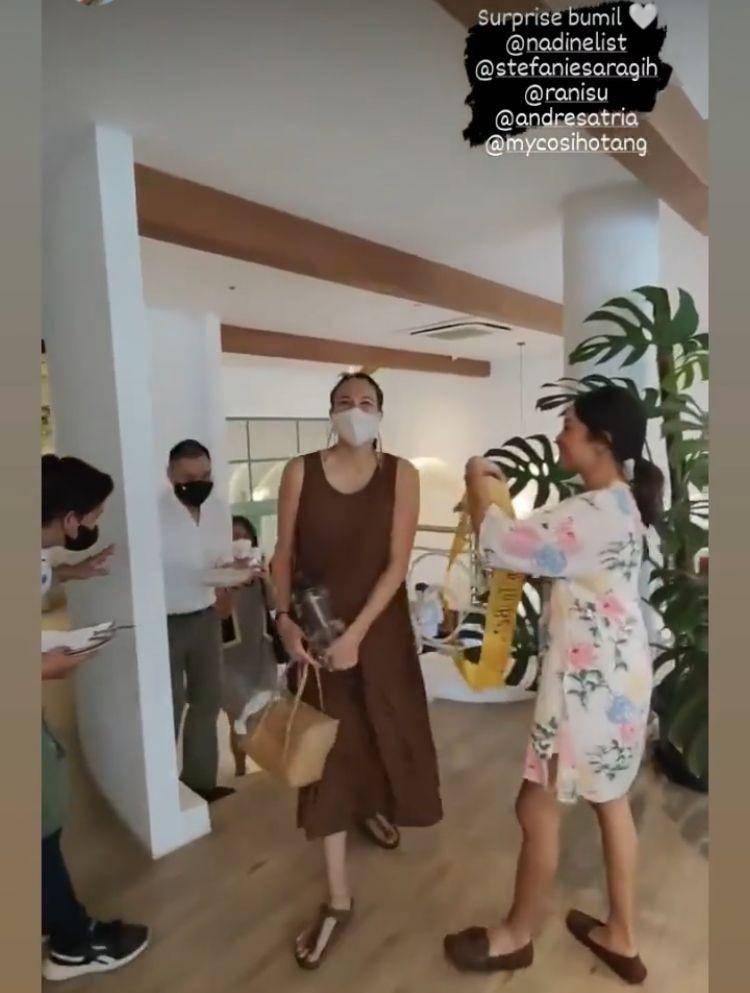 Nadine Chandrawinata (instagram.com/advinadvina)
