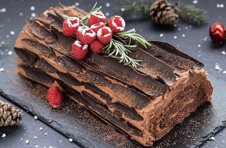 yule log (instagram.com/tartelette_pastry)