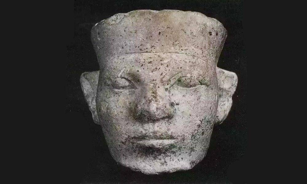 patung Firaun Menes (egypttoursportal.com)