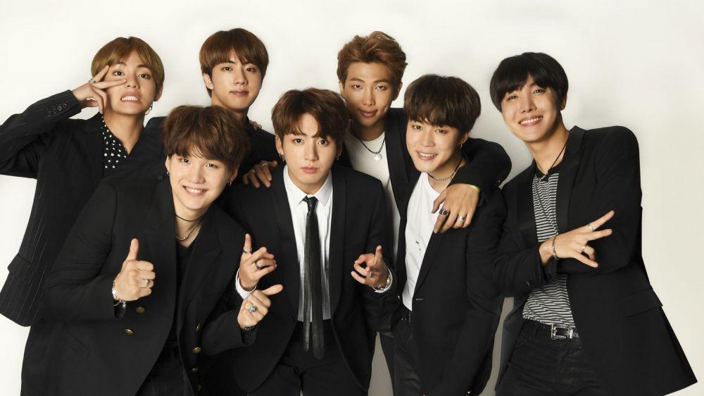 [QUIZ] Berdasarkan Kado Pilihanmu, Kami Tahu Member BTS yang Bakal Temani Natalmu