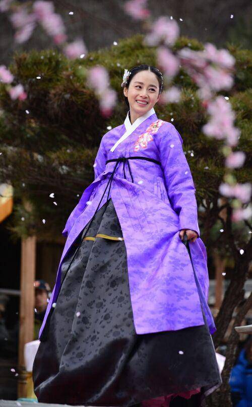 karakter Jang Hui Bin yang diperankan oleh aktris Kim Tae Hee (seoulbeats.com)