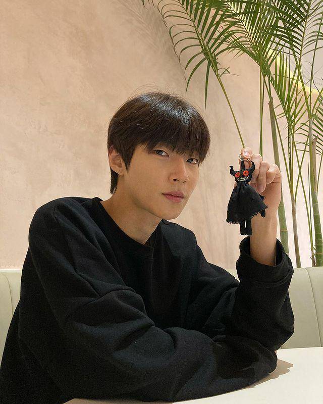 Hwang In Yeop (instagram.com/hi_high_hiy)