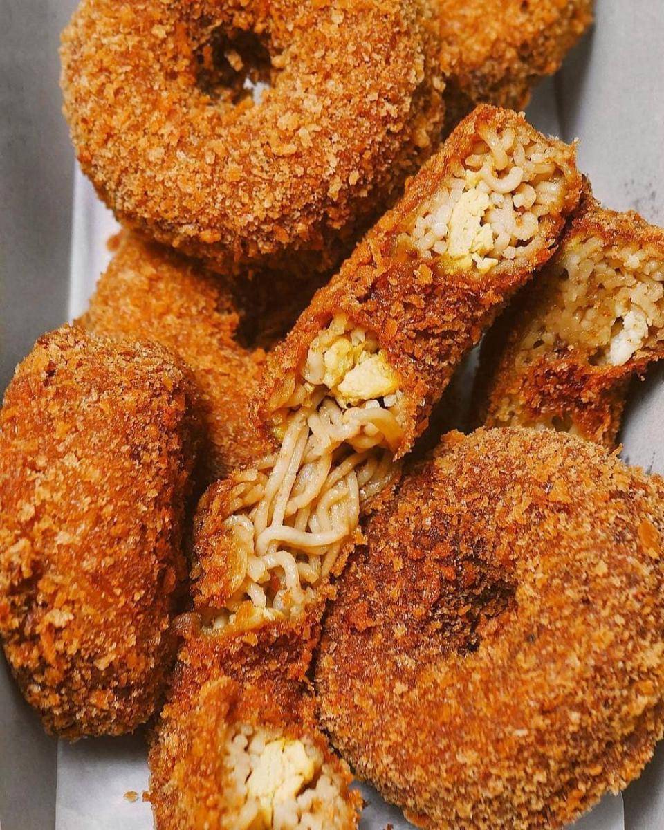 Donat mi goreng (instagram.com/tot.aw)