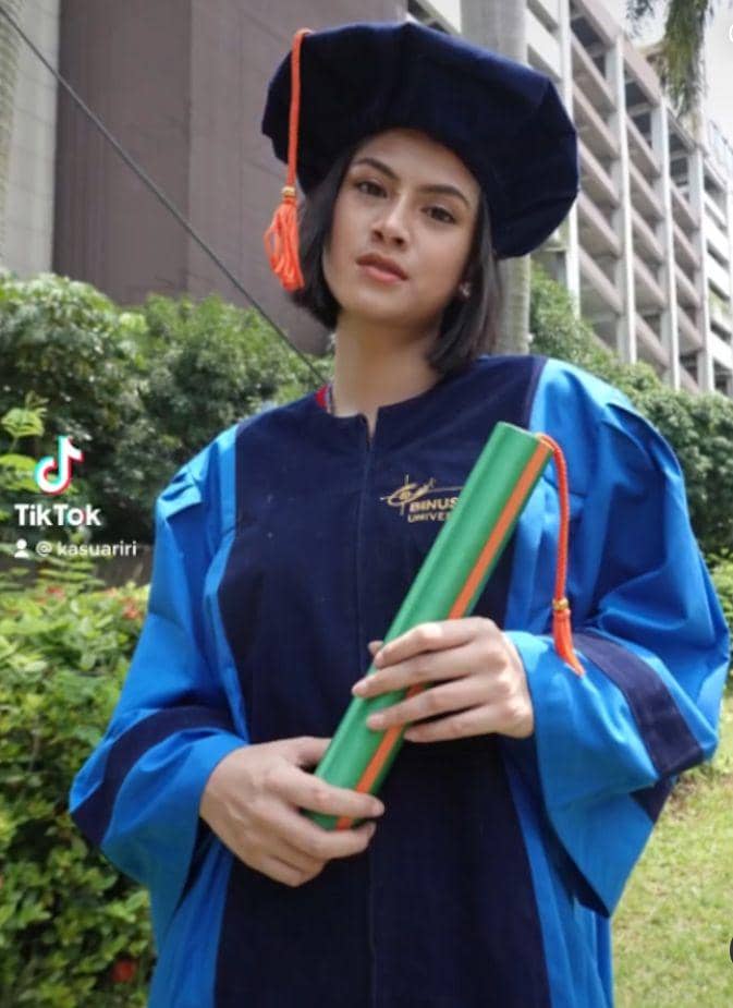 Hana wisuda (Instagram.com/hanahaho)