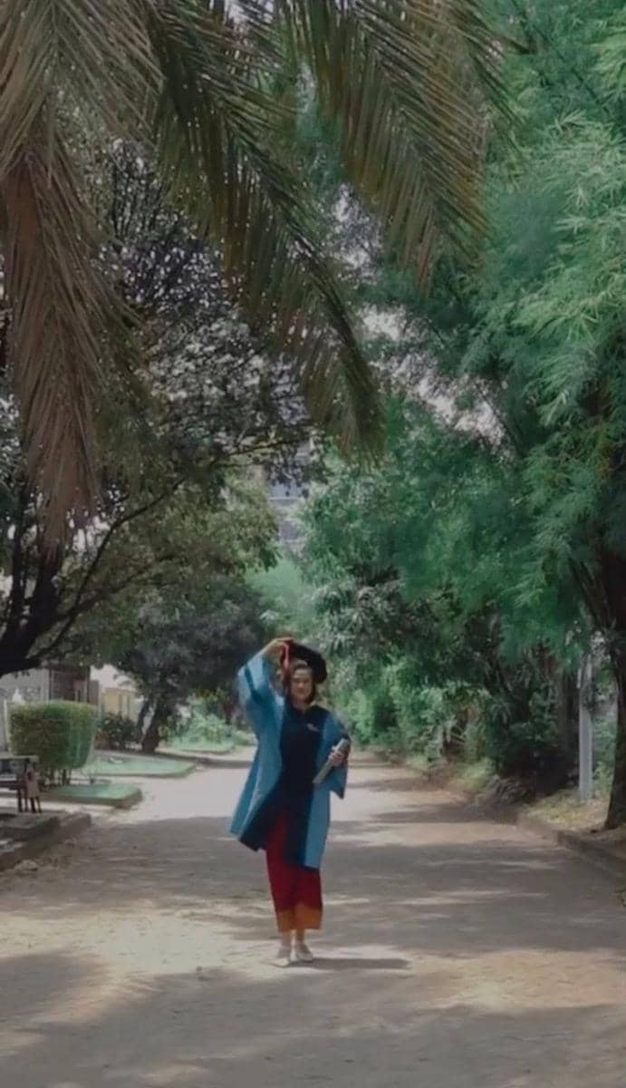 Hana wisuda (Instagram.com/hanahaho)