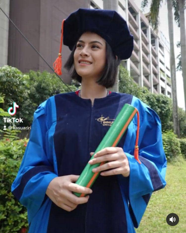 Hana wisuda (Instagram.com/hanahaho)