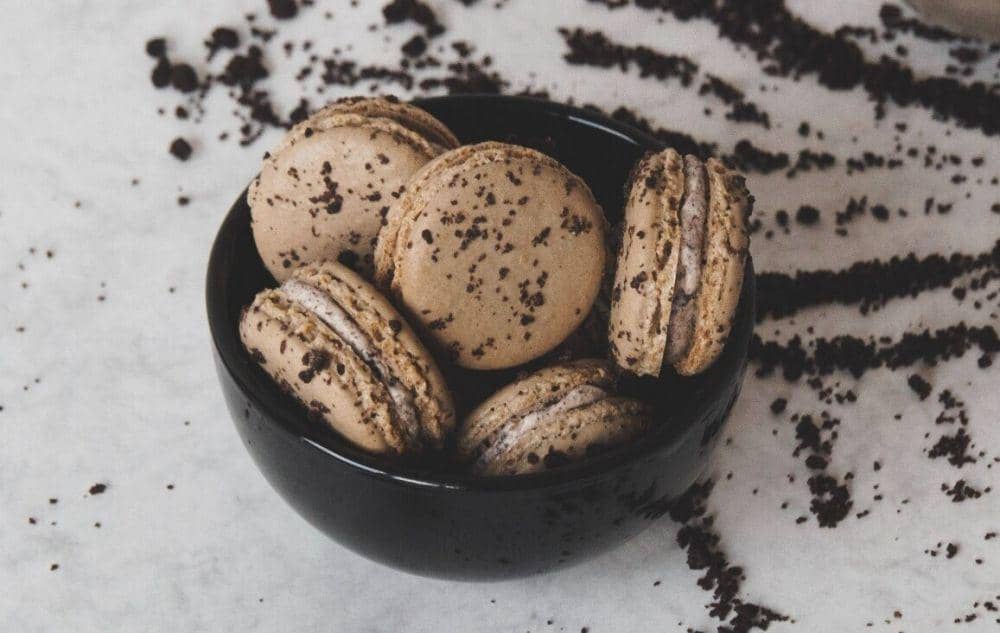 ilustrasi ovomaltine macarons (unsplash.com/Bart Vermeiren)