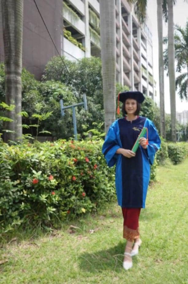 Hana wisuda (Instagram.com/eri_deviana)