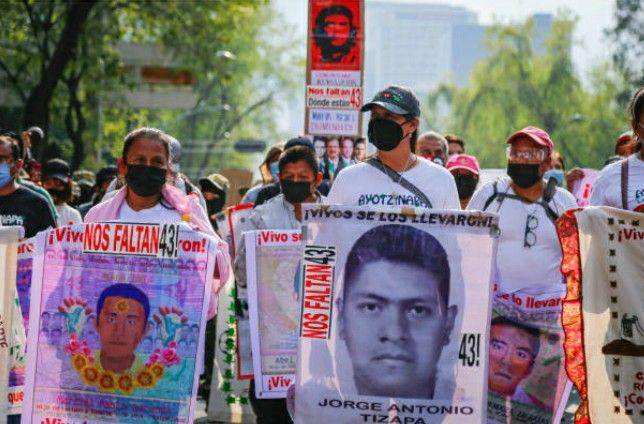 Protes terkait keadilan insiden hilangnya 43 mahasiswa di Iguala, Guerrero. (twitter.com/alfredo81072805)