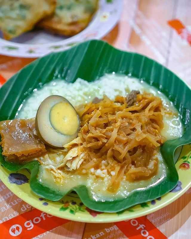 nasi ayam Bu Pini (instagram.com/movugpyo)