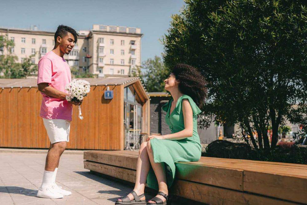 ilustrasi kencan romantis (pexels.com/SHVETS production)