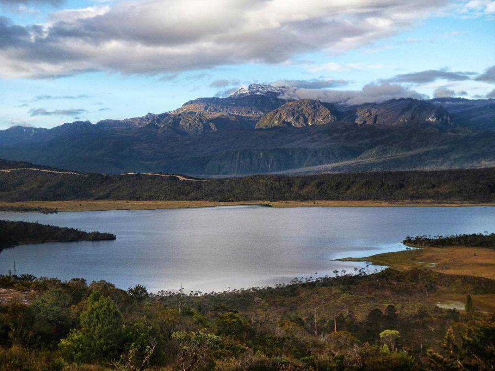 8 Wisata Alam di Papua yang Wajib Dikunjungi Tahun 2022