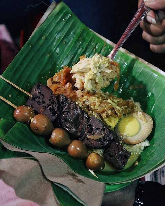 nasi ayam Bu Nyoto (instagram.com/gilamakanofficial)