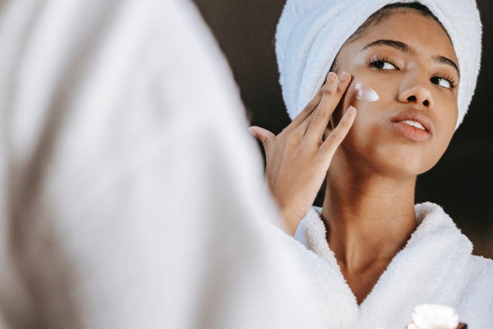 5 Mitos Populer Seputar Skincare yang Ternyata Keliru, Kamu Percaya?