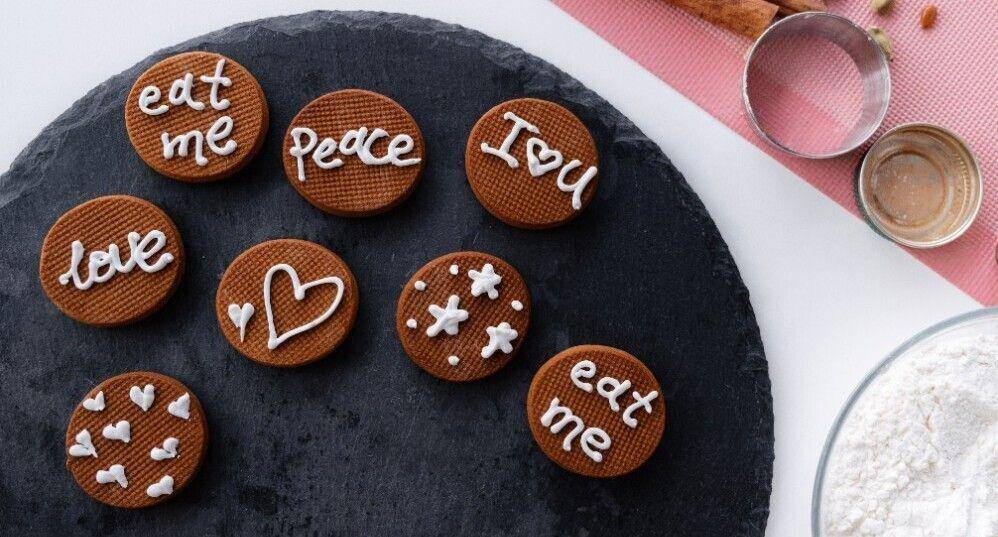 ilustrasi christmas circle cookie (pexels.com/SHVETS production)