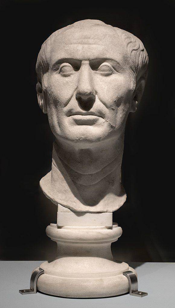 patung Julius Caesar yang kemungkinan dibuat saat ia masih hidup, disimpan di Museum Arkeologi, Turin-Italia (ancientrome.ru)