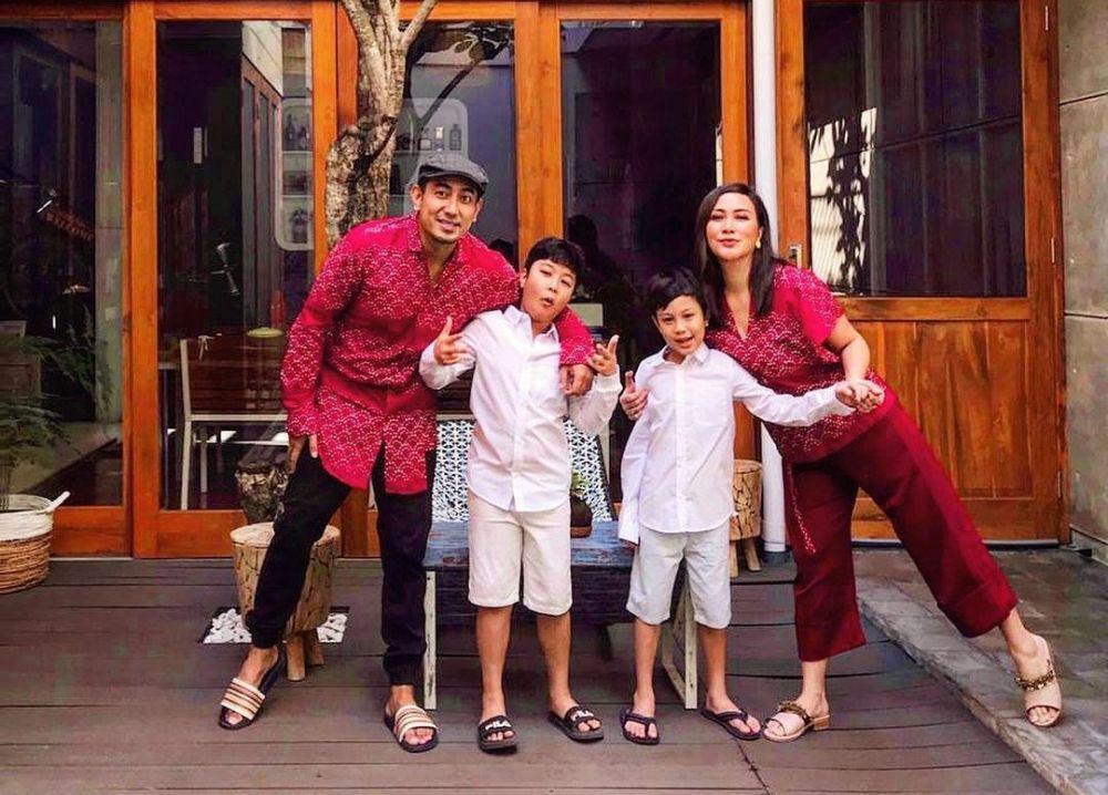 9 Potret Kompak Keluarga Rio Febrian, Sebelas Tahun Bina Rumah Tangga