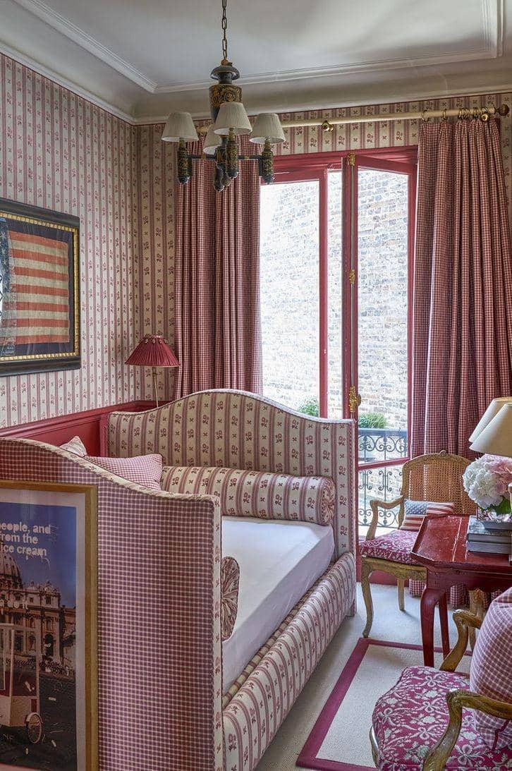 Desain Kamar Bernuansa Merah (elledecor.com)