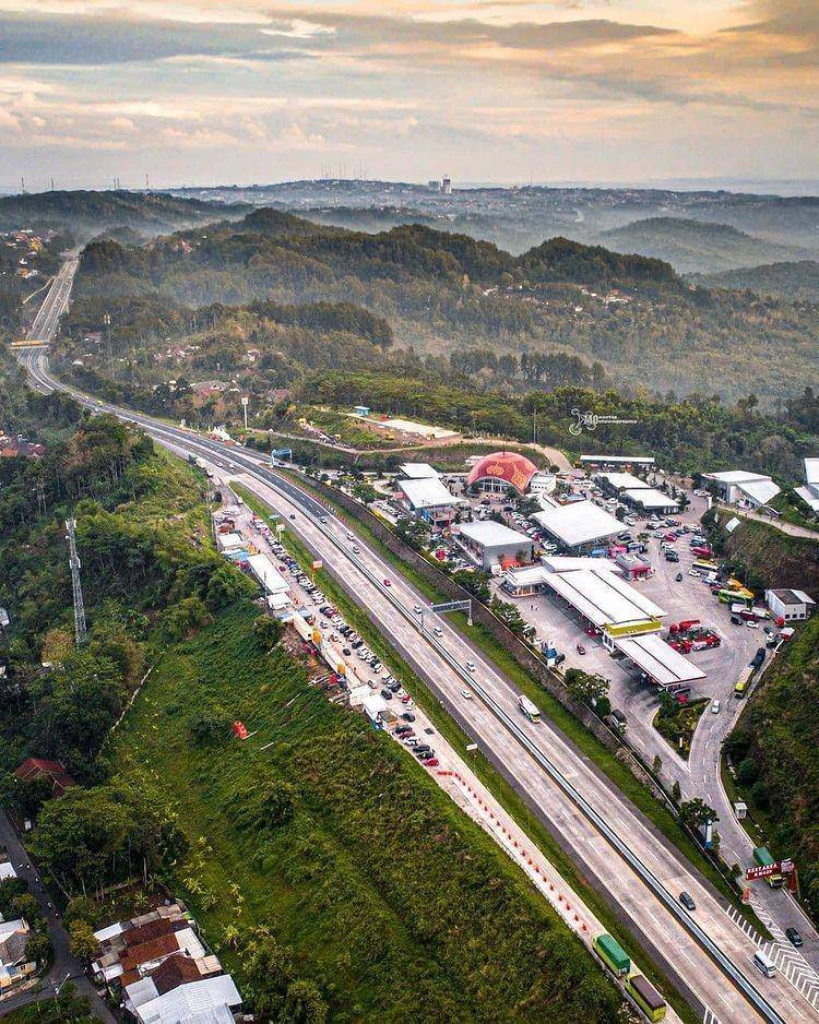 Rest Area KM 429 A Semarang-Solo (instagram.com/indonesia_geographic)