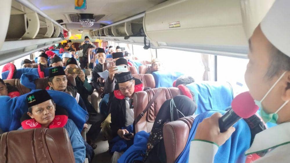 Para delegasi anggota NU Jatim diberangkatkan ke Muktamar NU ke-34 di Lampung. Dok. Pengurus LKK NU Jatim.