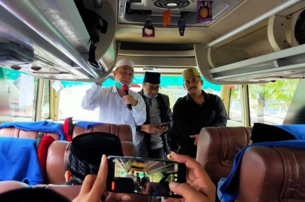 Para delegasi anggota NU Jatim diberangkatkan ke Muktamar NU ke-34 di Lampung. Dok. Pengurus LKK NU Jatim.