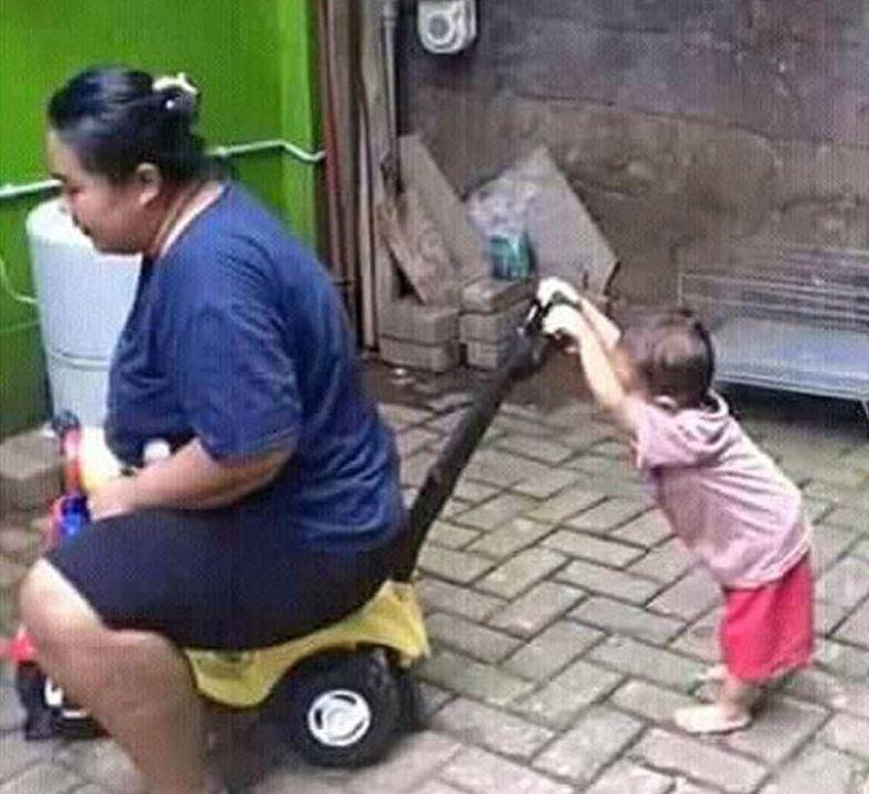 emak demi anak (instagram.com/meme_otomotif)