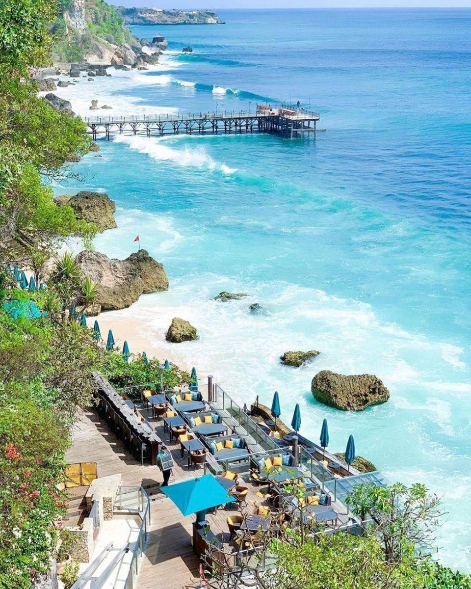 Rock Bar Bali (instagram.com/ayanaresort)