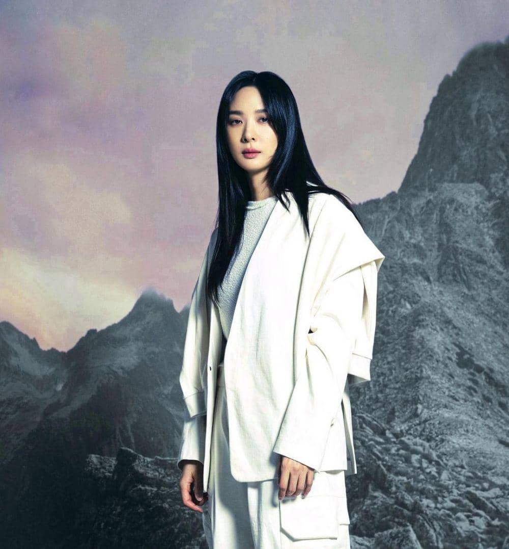 Lee Chung Ah (instagram.com/leechungah)