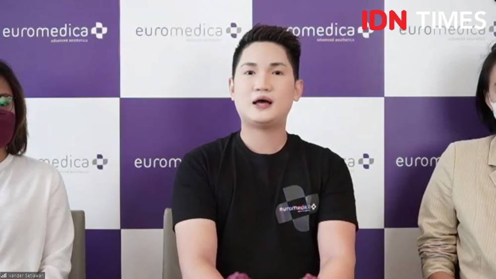 Dickson Leo selaku Head of Marketing Euromedica dalam acara CSR "Beauty Got No Rules" yang diadakan oleh Euromedica. 21 Desember 2021. (IDN Times/M. Tarmizi Murdianto)