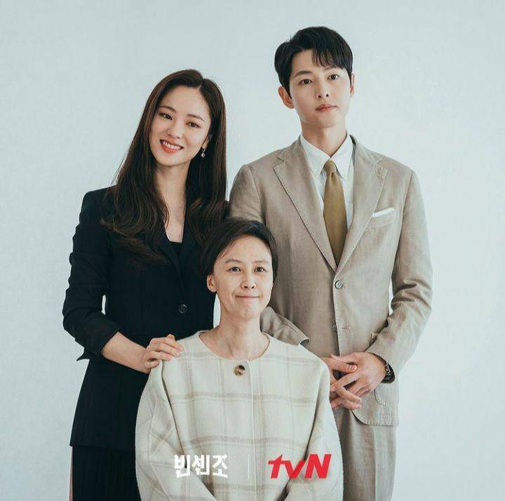 Jeon Yeo Bin, Yoon Bok In, dan Song Joong Ki di Vincenzo (instagram.com/tvn_drama)