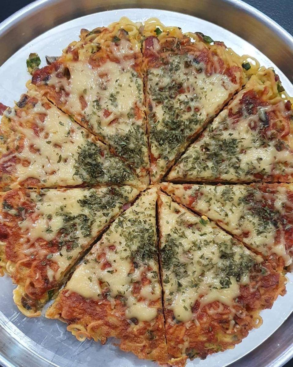Pizza mi goreng (instagram.com/yuli_suwandi)