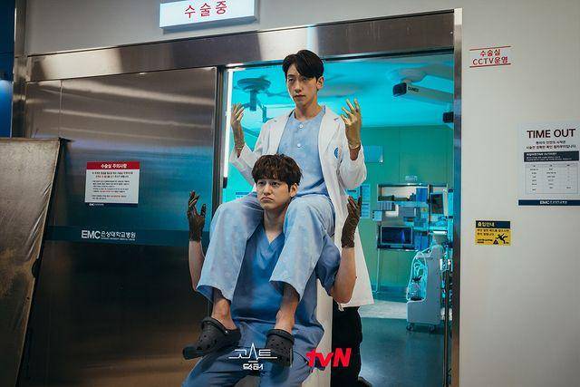 Kim Beom dan Rain di drama Ghost Doctor (instagram.com/tvn_drama)