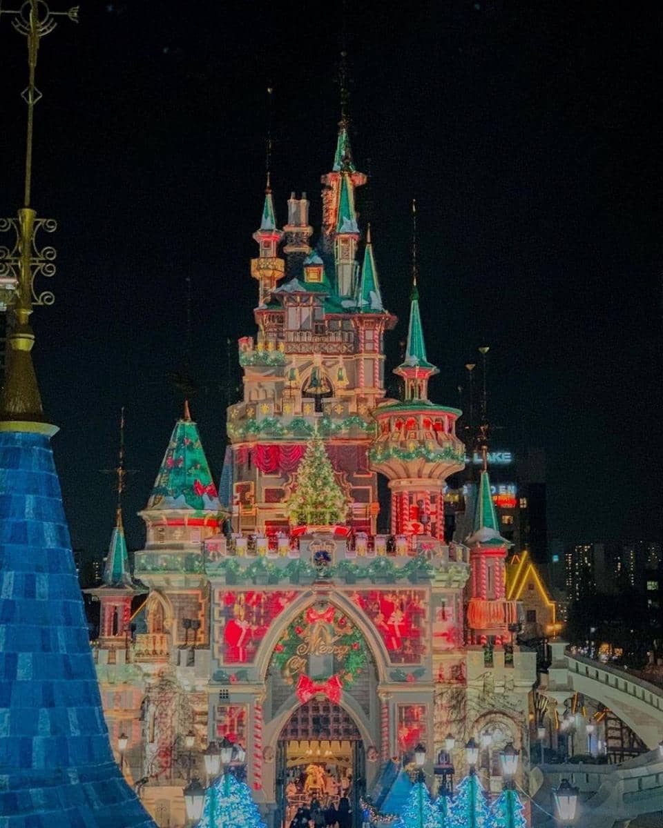 Lotte World (instagram.com/travel_ohwa)