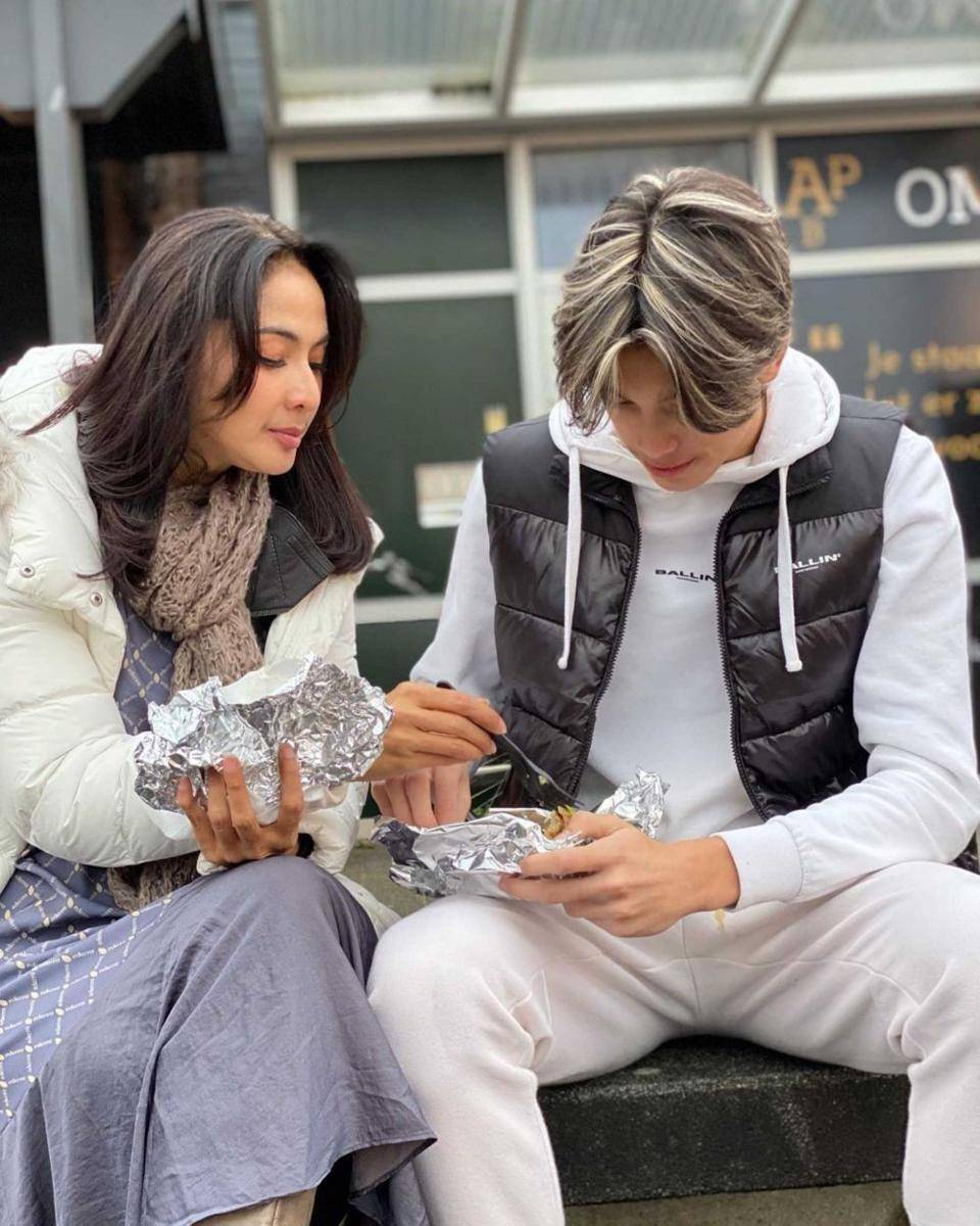 Maudy Koesnaedi dan putra (Instagram.com/maudykoesnaedi/)
