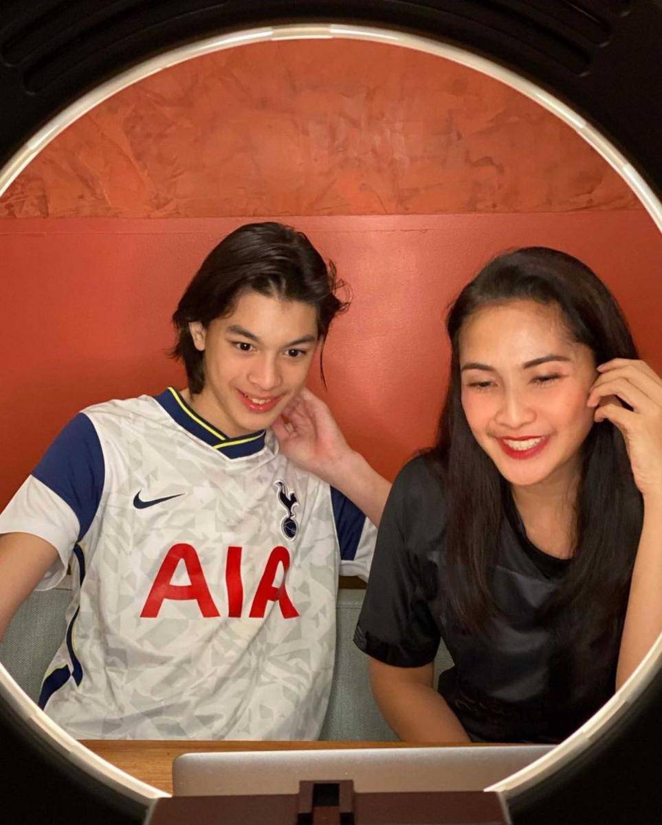Maudy Koesnaedi dan putra (Instagram.com/maudykoesnaedi/)