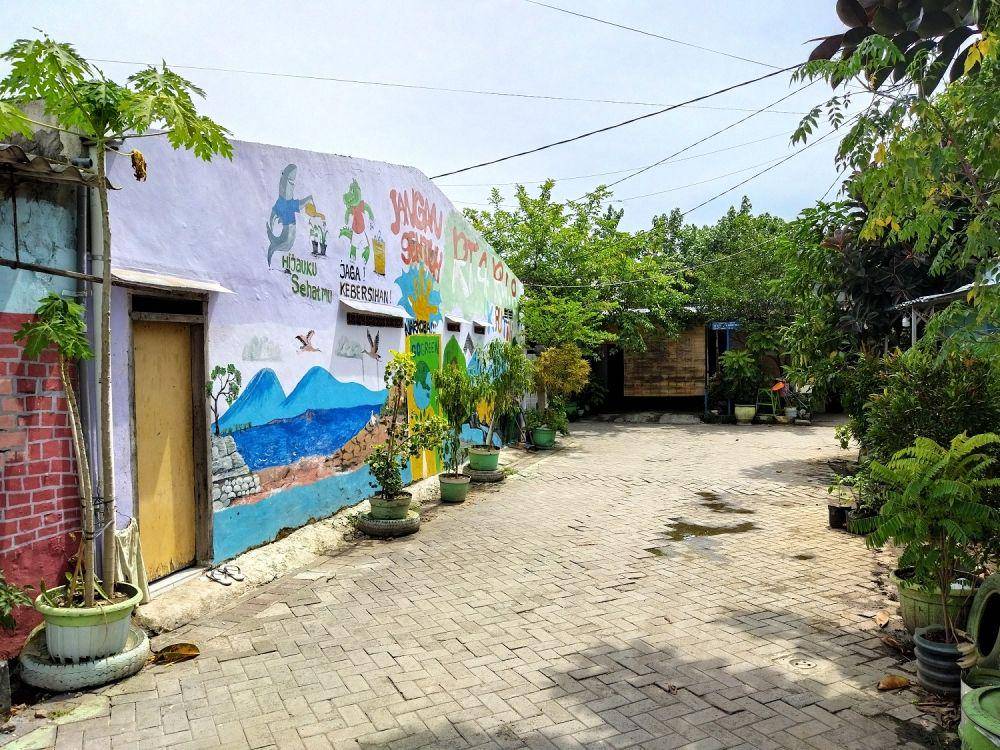Pojokan kampung Keputih yang dulunya pernah berisi gunungan sampah. (dok. Pribadi/Dahli Anggara)