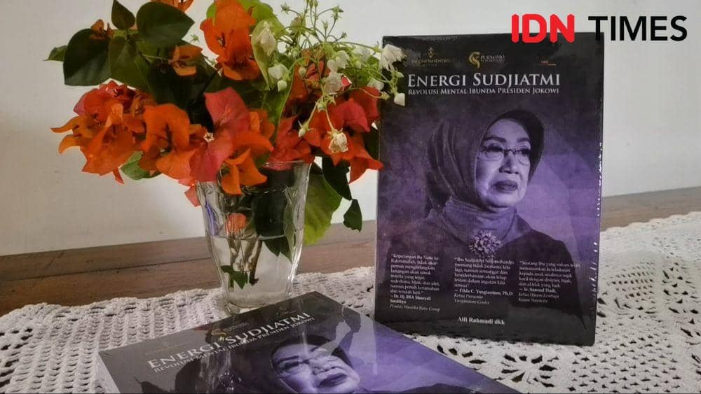Buku berjudul Energi Sudjiatmi. IDNTimes/Larasati Rey