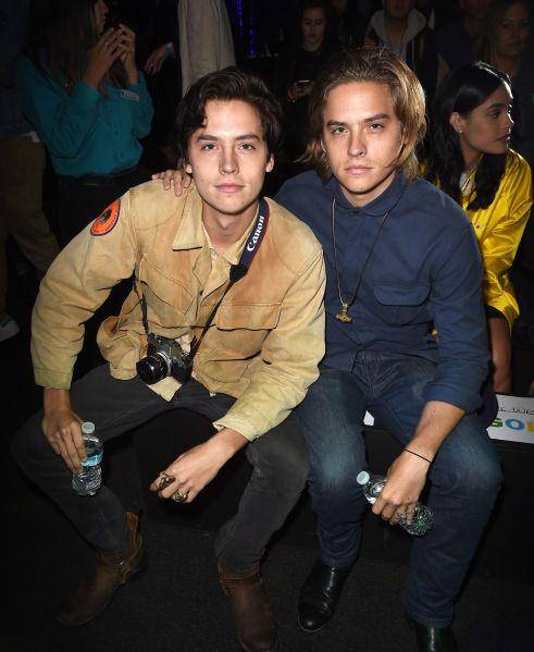 Cole dan Dylan Sprouse (stylecaster.com)