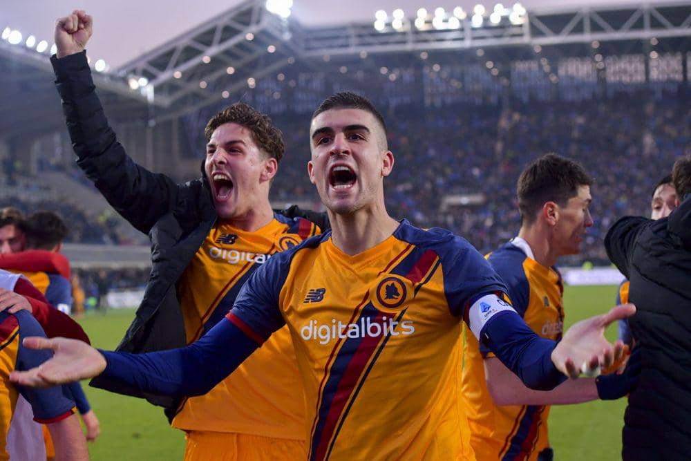 Para pemain AS Roma melakukan selebrasi gol. (twitter.com/ASRomaEN)