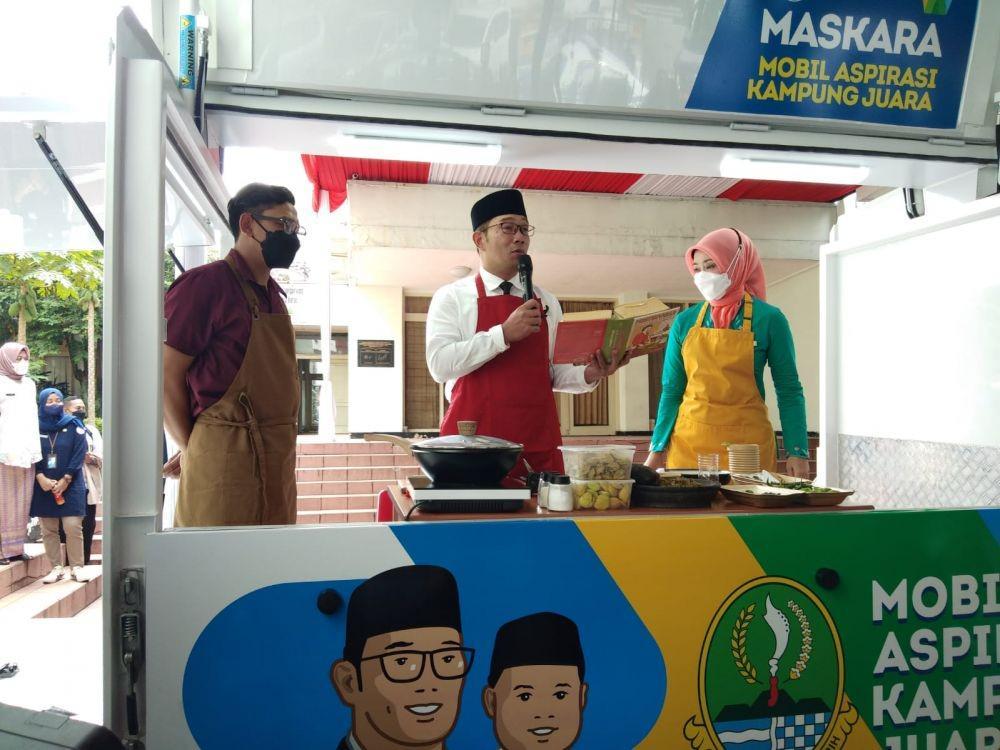 Ungkit Kenangan, Ridwan Kamil Ajak Sang Ibu Nostalgia
