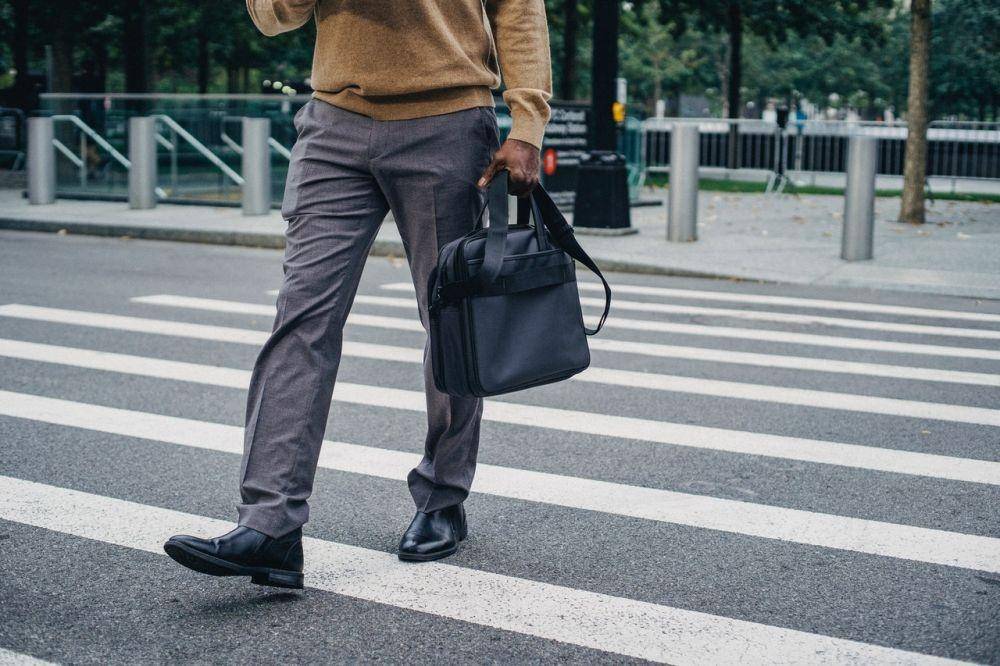 Tas kerja pria (pexels.com/Ono Kosuki)